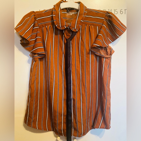 E & M Tops - NWT E M BLOUSE WITH TIE SMALL